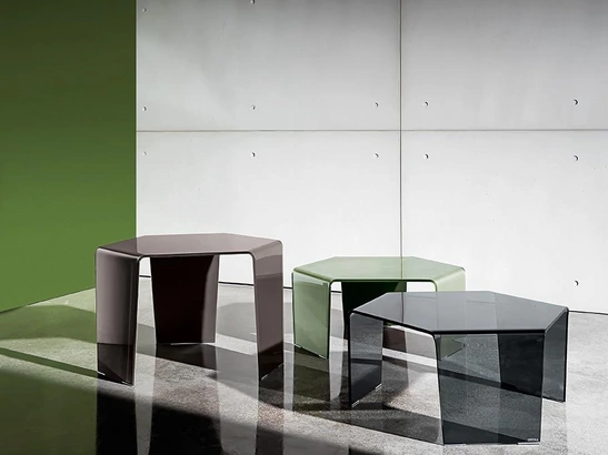 Tavolino 3 Feet in vetro curvo laccato o fumé di Sovet