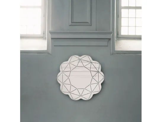 Specchio Brillante dalla forma originale di Glas Italia