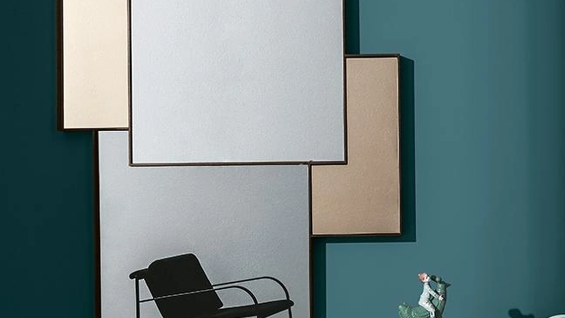 Specchio a mosaico dove la struttura in alluminio divide ma allo stesso tempo accompagna in modo armonioso le varie parti Combi di Sovet