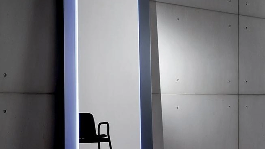 Specchiera da terra Denver Up con cornice in vetro acidato di Sovet