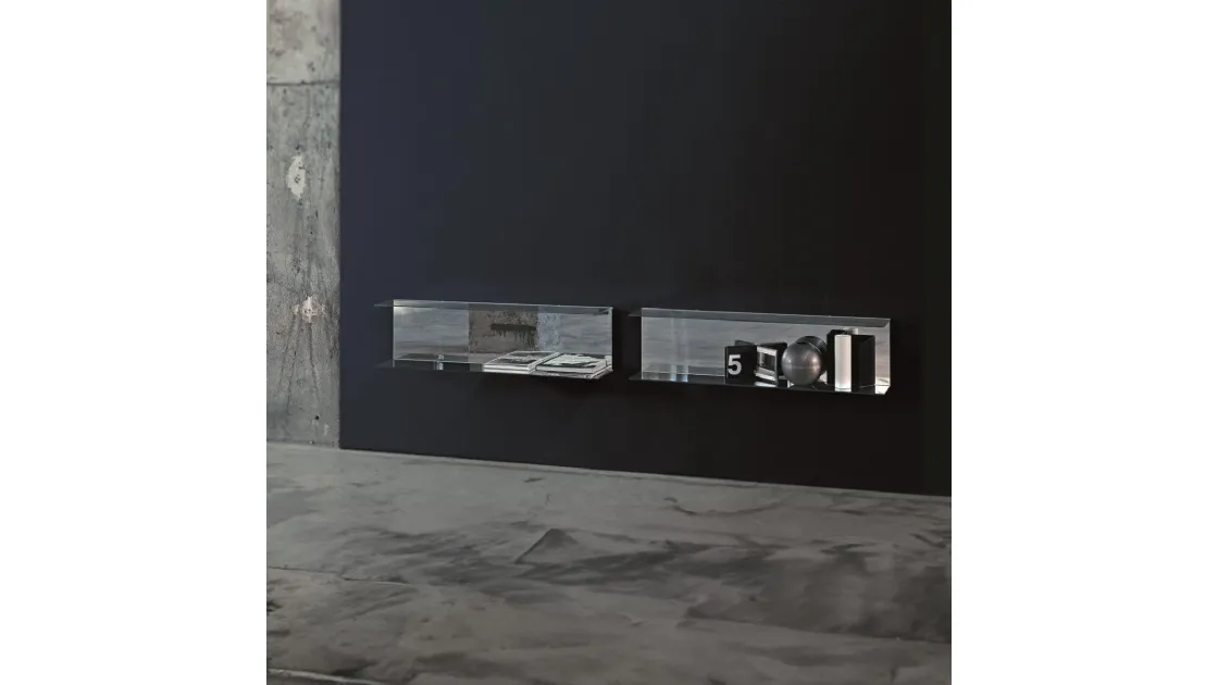 Mensole Everywhere con schienale in specchio e doppio ripiano in cristallo trasparente extralight di Glas Italia