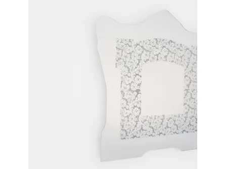 Specchio Spizzo con inserto in pizzo specchiante di Glas Italia