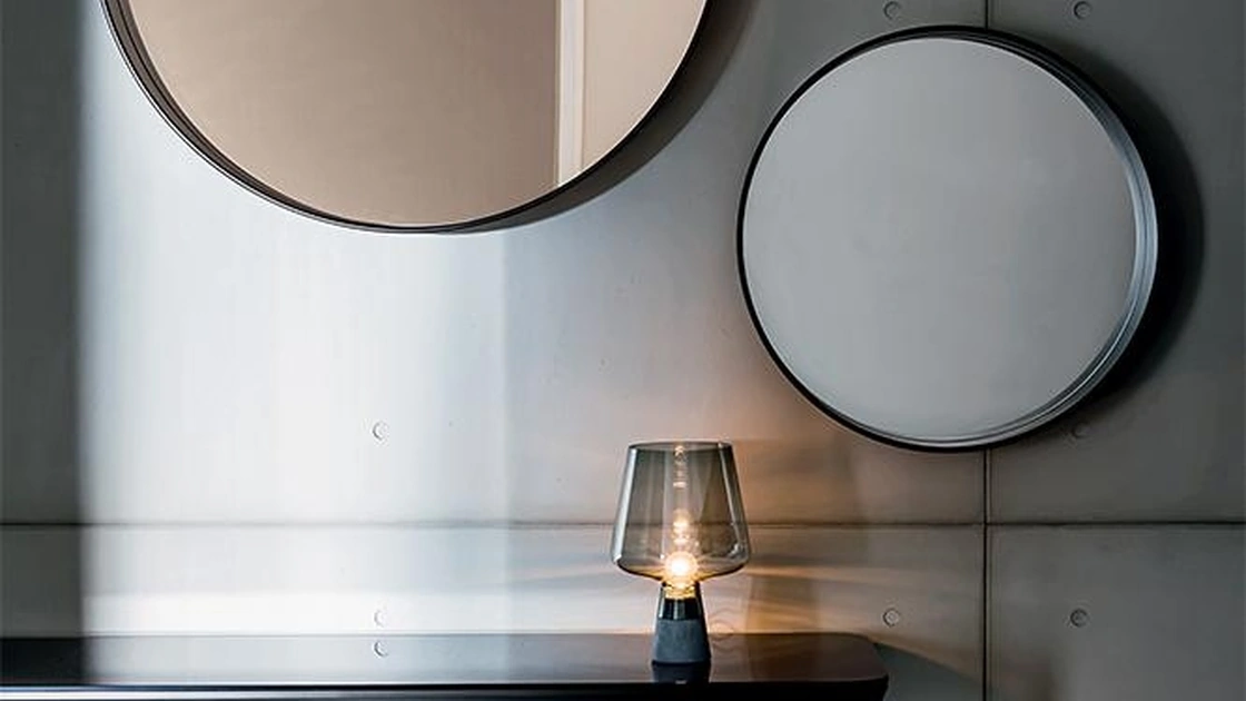 Specchio rotondo Horizon con cornice in metallo laccato di Sovet