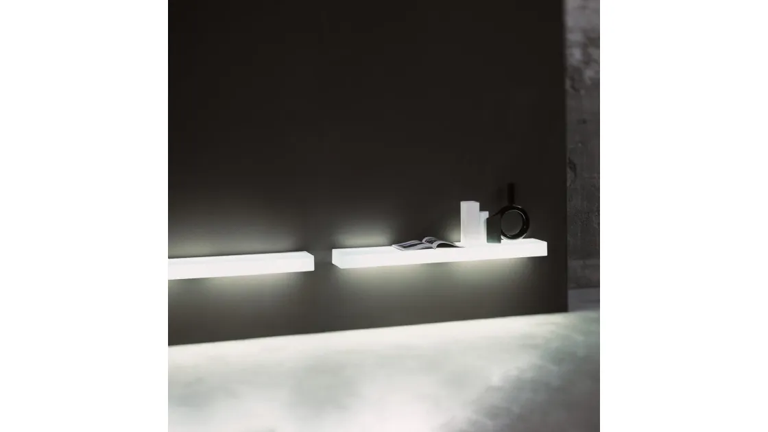 Mensola Light Light in cristallo Bianco opaco con impianto interno di luce a Led di Glas Italia
