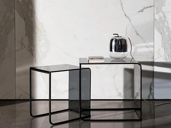 Tavolini Nido in vetro curvato con struttura in metallo di Sovet