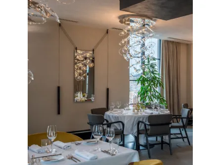 Specchio bifacciale con contrappesi da appendere al soffitto Palanco di Glas Italia