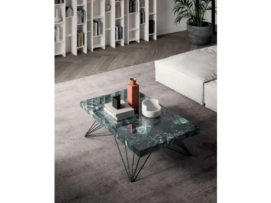 Tavolino multifunzione Radius con top in marmo e base in metallo di Ozzio