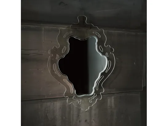 Specchio Rokokò con cornice in cristallo sagomato e traforato di Glas Italia