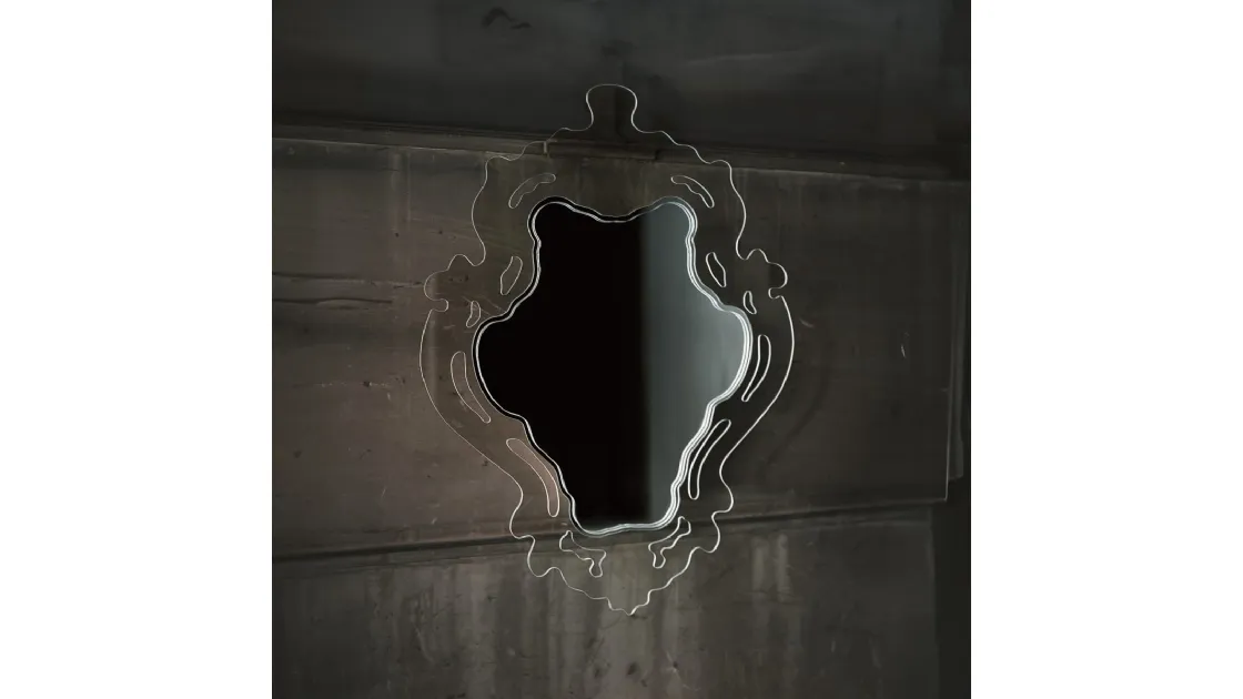 Specchio Rokokò con cornice in cristallo sagomato e traforato di Glas Italia