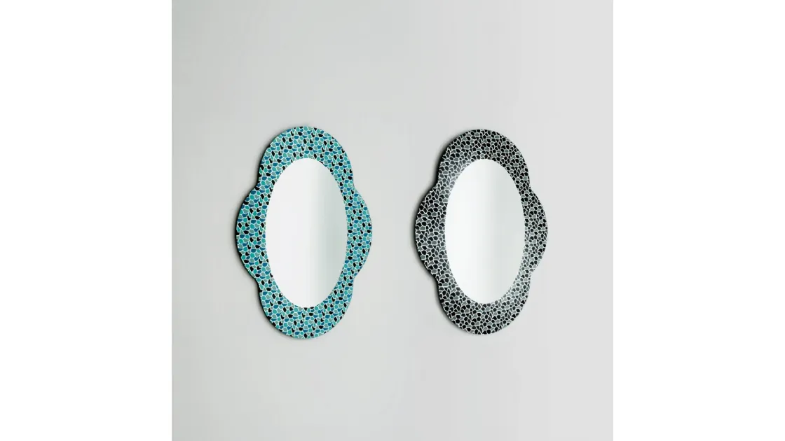 Specchio Settecento in cristallo sagomato con decorazione di Glas Italia