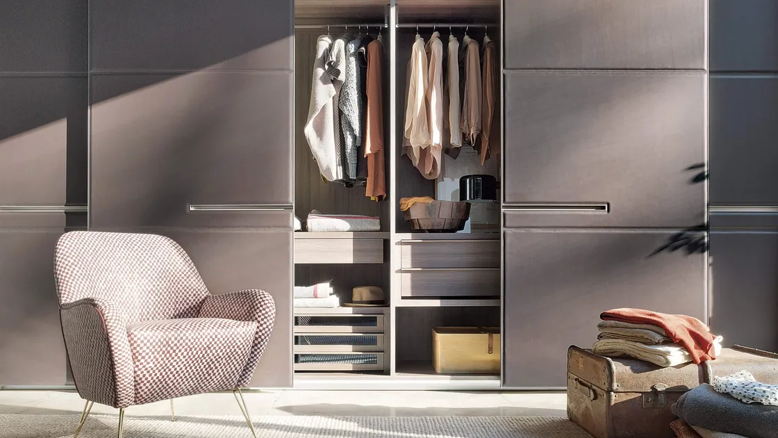 Armadio con anta scorrevole Warm di Lema