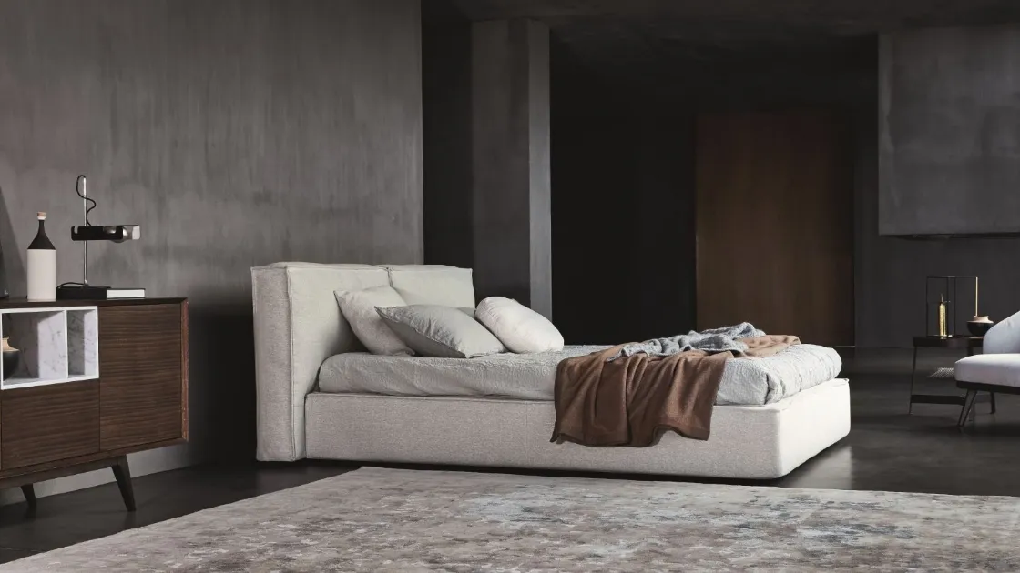 Letto in tessuto imbottito con testiera Flann 2|0 di Ditre Italia