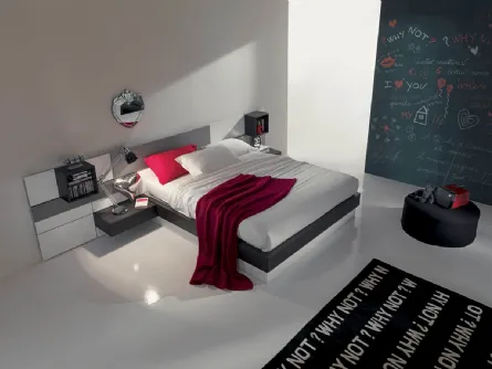 Letto in legno e laccato con testiera a boiserie modulare e contenitore Plan di Fimar