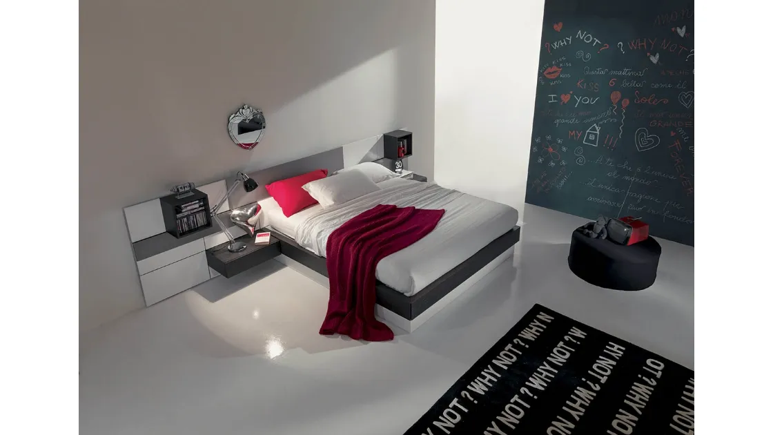 Letto in legno e laccato con testiera a boiserie modulare e contenitore Plan di Fimar