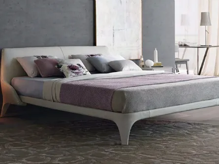 Letto matrimoniale con testiera rivestito in pelle Nice di Misuraemme