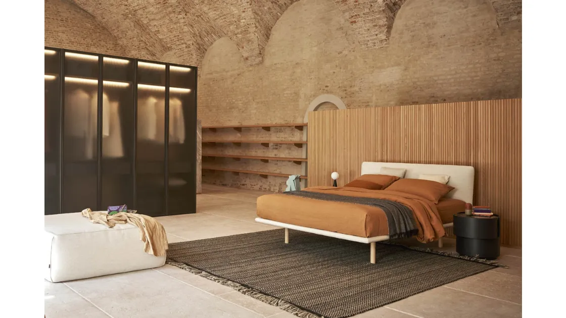 Letto in tessuto con testiera Filo di Pianca