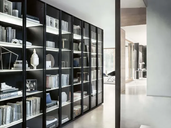 Libreria Selecta Divisoria in legno con ante in vetro di Lema