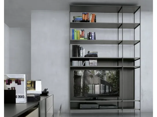 Libreria in alluminio con pannello retro TV in MDF laccato nero XY configurazione 09 di Extendo