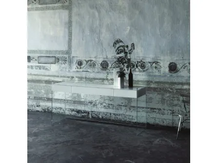 Mobile ingresso Float in cristallo con cassetti in Wengé rivestiti in cristallo laccato di Glas Italia