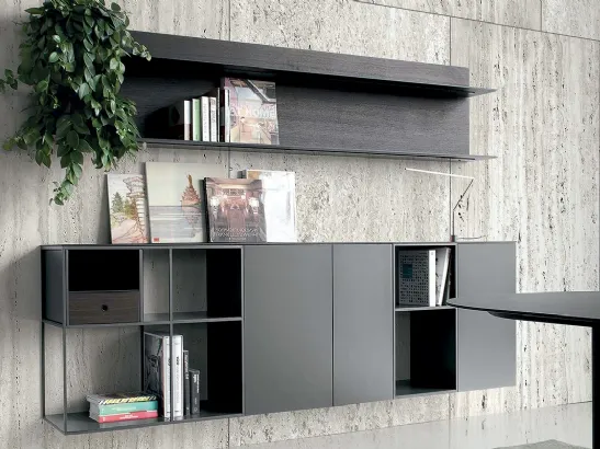 Parete Attrezzata in HPL e vetro laccato antracite con boiserie in HPL rovere affumicato Atelier configurazione 05 di Extendo
