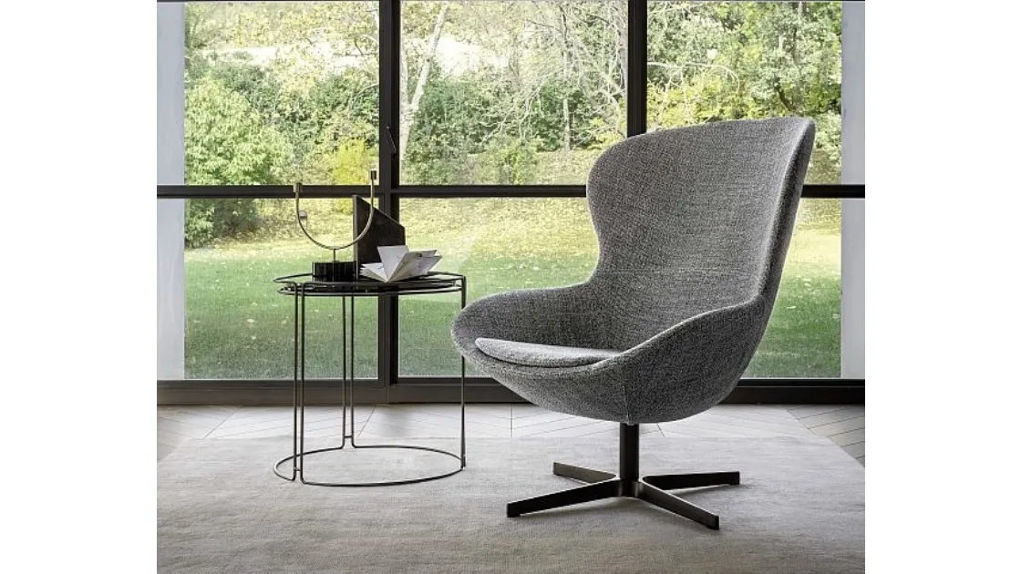 Poltrona dalle forme avvolgenti Round in tessuto di Ditre Italia