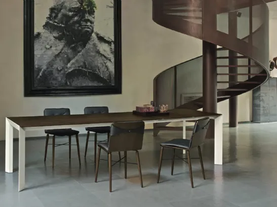 Sedia Kate con monoscocca in legno con o senza cuscino trapuntato e gambe in legno massello di Bontempi