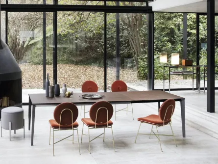 Sedia con o senza braccioli Penelope in tessuto imbottito e struttura in acciaio di Bontempi