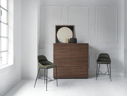 Sgabello Queen rivestito in ecopelle con struttura in acciaio laccato di Bontempi