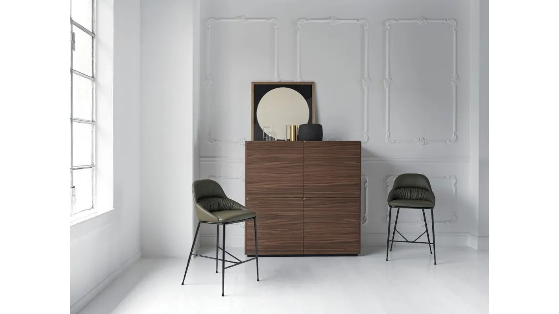 Sgabello Queen rivestito in ecopelle con struttura in acciaio laccato di Bontempi