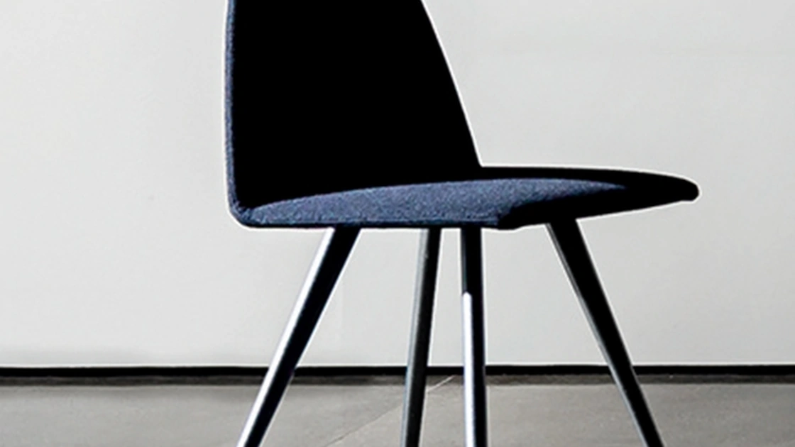 Sedia Sila Cone Shaped in tessuto con gambe in metallo laccato di Sovet