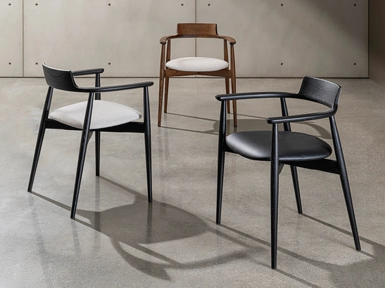 Sedia Xenial in legno con seduta imbottita di Sovet