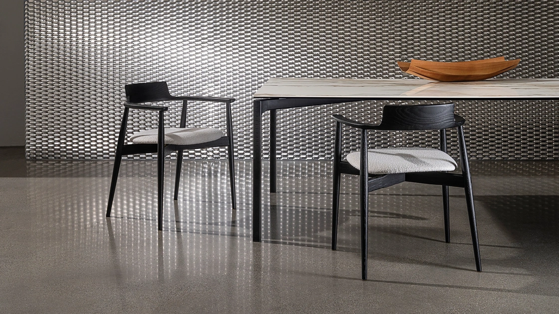 Sedia Xenial in legno con seduta imbottita di Sovet