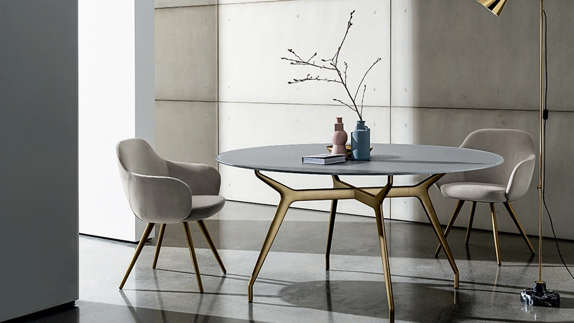 Tavolo Arkos Round in vetro con struttura in alluminio di Sovet