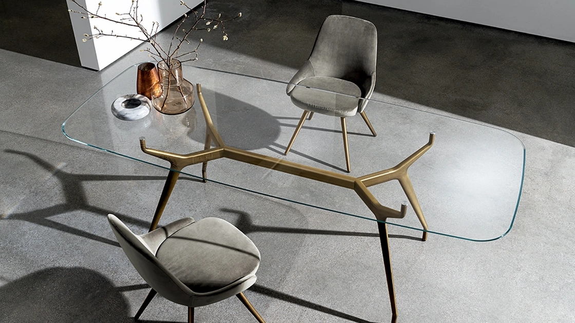 Tavolo Arkos Shaped 02 con top in vetro trasparente e struttura in alluminio di Sovet