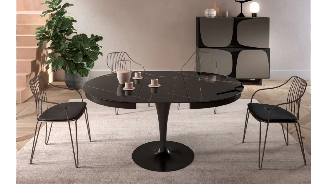 Tavolo rotondo allungabile Eclipse con top in marble glass Sahara Noir Lucido e base in metallo di Ozzio