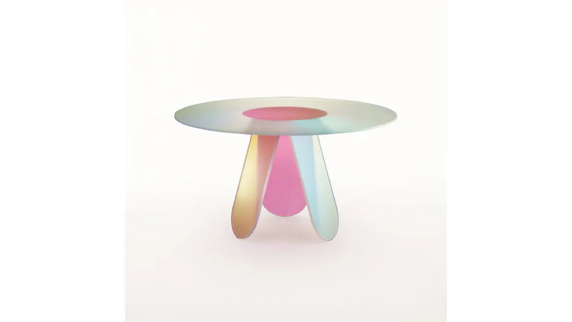 Tavolo rotondo Shimmer in cristallo satinato con una speciale finitura multicromatica cangiante di Glas Italia