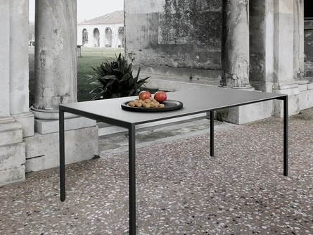 Tavolo Sintesi configurazione 05 con top in HPL di Extendo