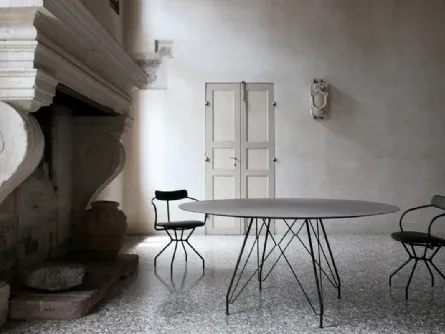 Tavolo rotondo con top in HPL frassino argilla e telaio in acciaio nero T11 configurazione 01 di Extendo