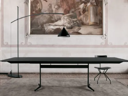 Tavolo allungabile con top in HPL nero e telaio in acciaio nero T9 configurazione 04 di Extendo