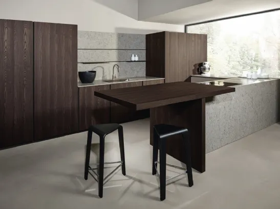 Cucina Design ad angolo in legno e marmo Altea 03 di Maistri