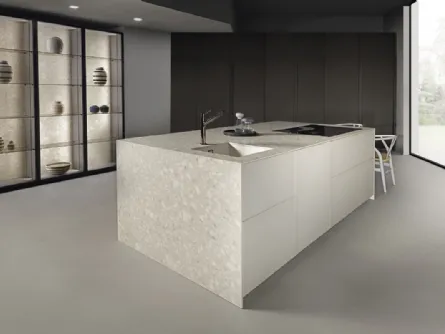 Cucina Design lineare in laccato opaco e laminato effetto pietra Arena 04 di Maistri