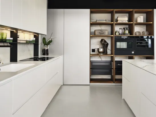 Cucina Design con isola Arena 07 in laccato di Maistri