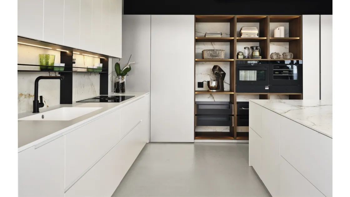 Cucina Design con isola Arena 07 in laccato di Maistri