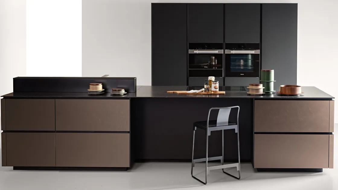 Cucina Design Riciclantica in Metallo Alluminio Graffiato Bronzo di Valcucine