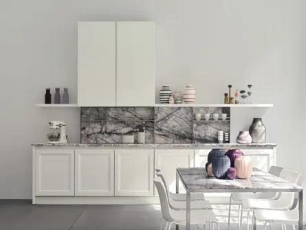 Cucina Design in laccato bianco e marmo Tabia 01 di Maistri