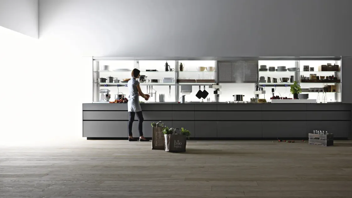 Cucina Design Artematica in linea, in vetro temprato laccato opaco Vitrum Grigio Cemento di Valcucine